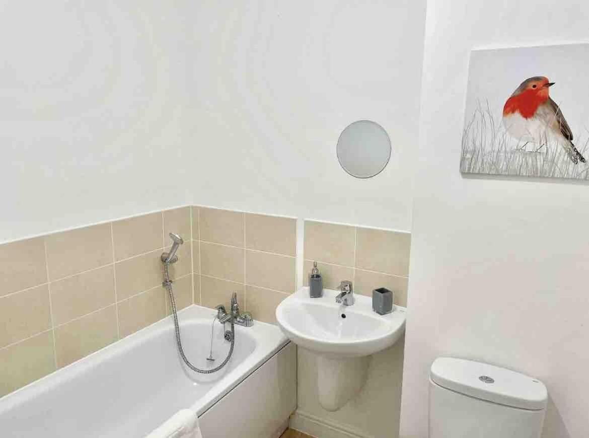 Great Home In Lovely Area With Parking, Sleeps 6 福克斯通 外观 照片